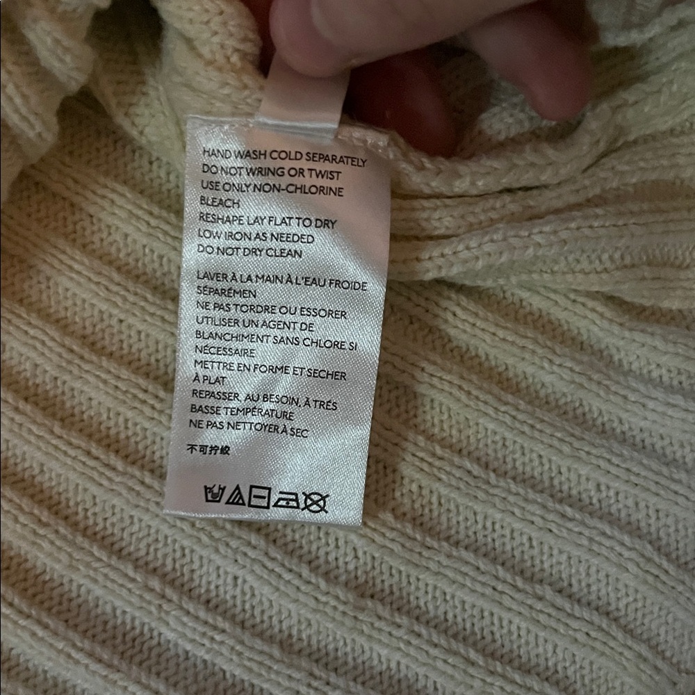 Urban Outfitters Cropped cardigan sweater‎ 4 button women’s cream size medium - Picture 7 of 8